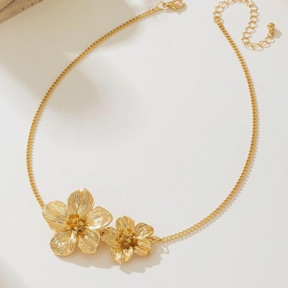 Golden Flower Necklace - Picture 4 of 6